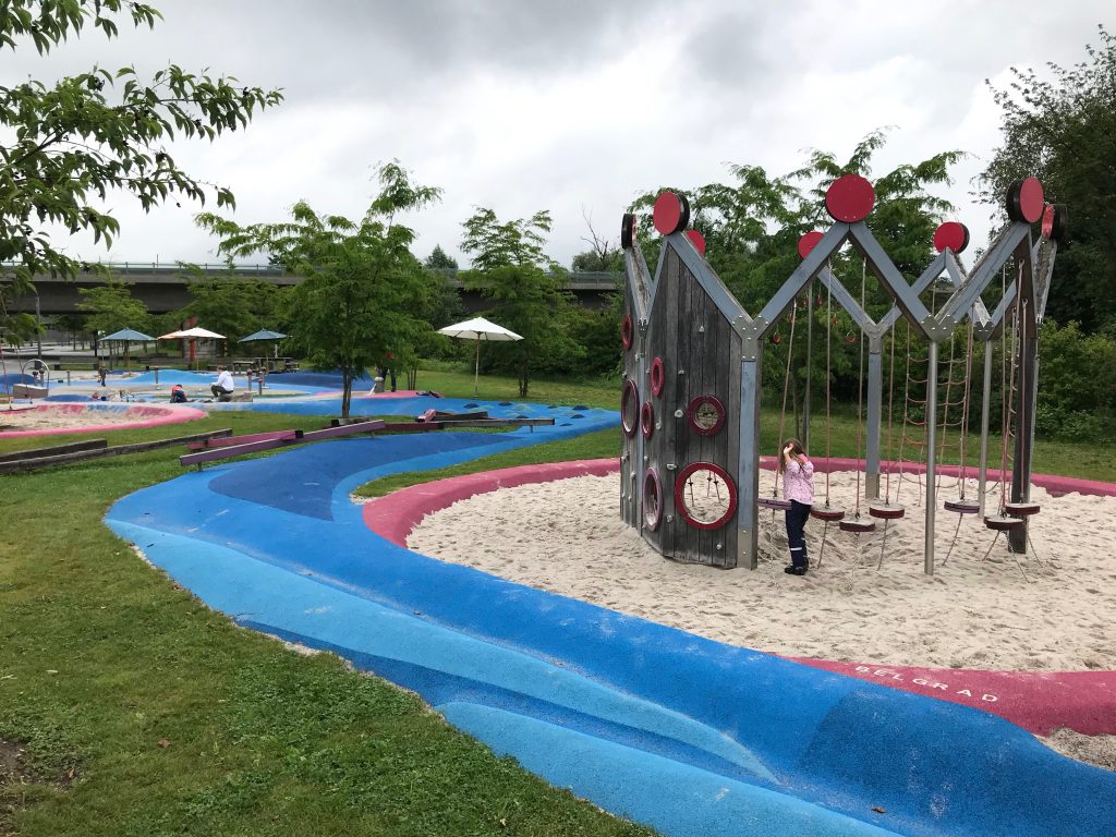 Spielplatz Deggendorf Kletterwand